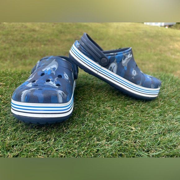 Crocs Unisex-Child Classic Graphic blue shark, size 3 - Picture 1 of 6